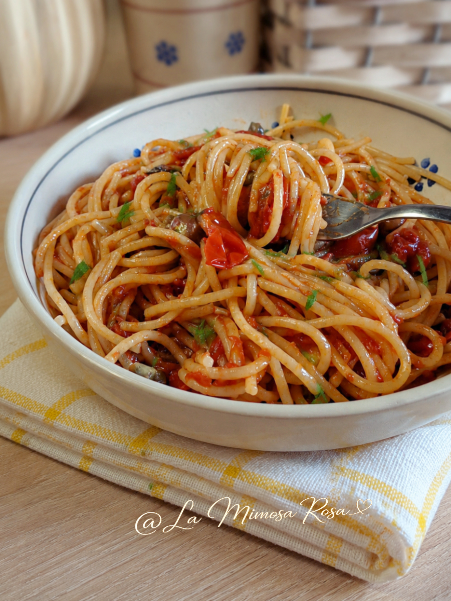 Spaghetti aglio olio peperoncino e pomodori freschi ricetta