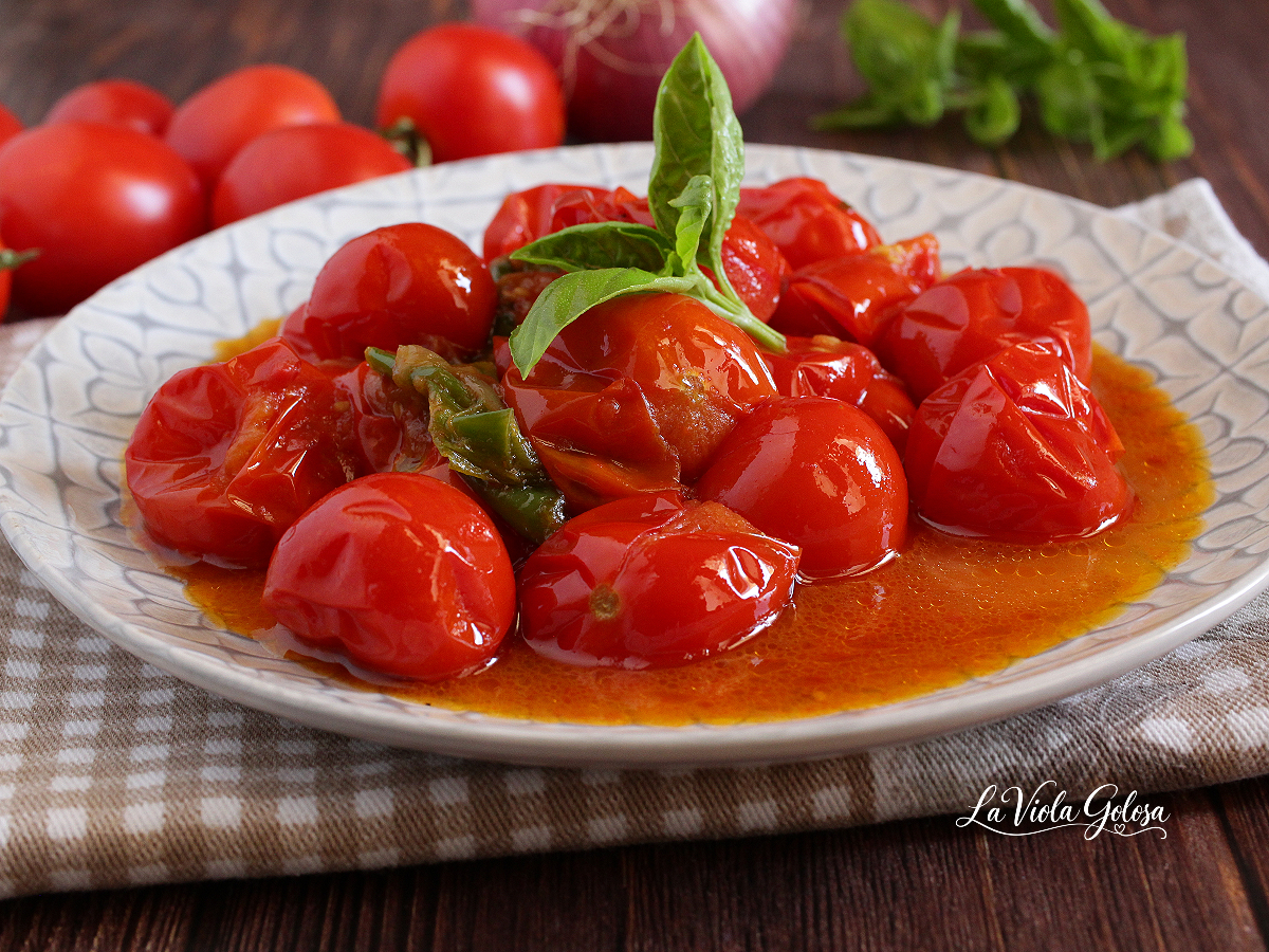 Pomodori scattarisciati in padella alla salentina