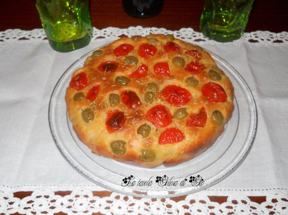 Focaccia soffice in pastella con olive