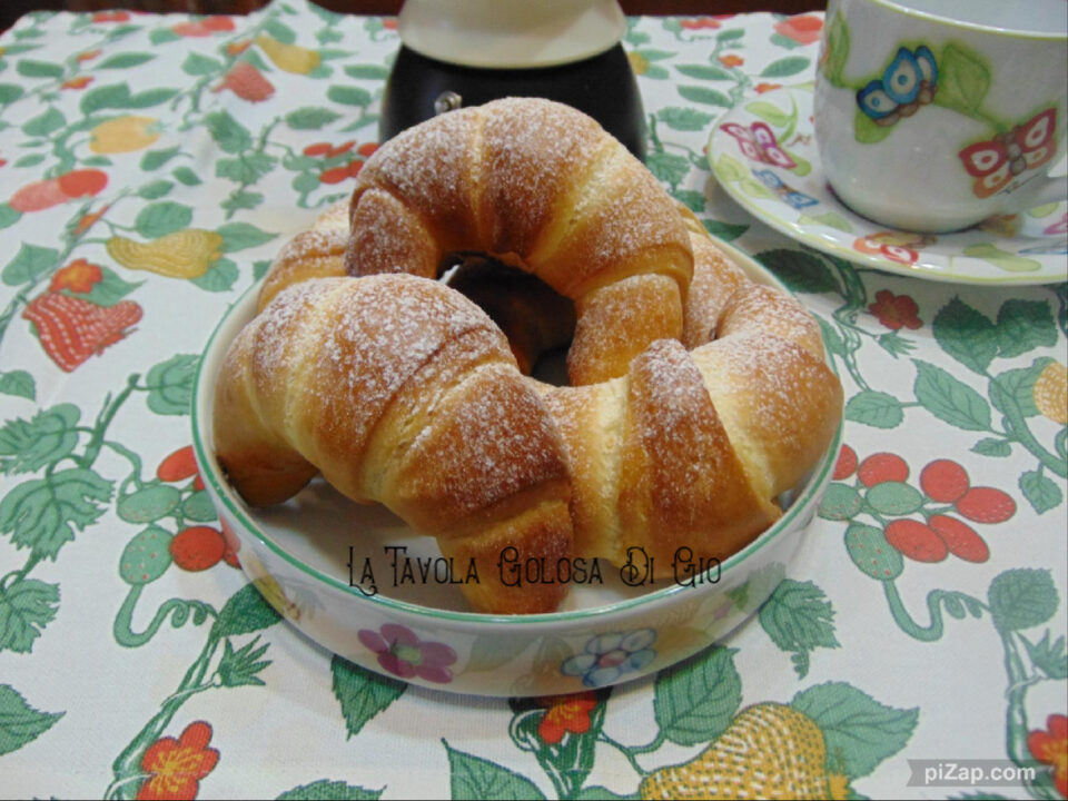 Cornetti favolosi al latte condensato di pasta brioche