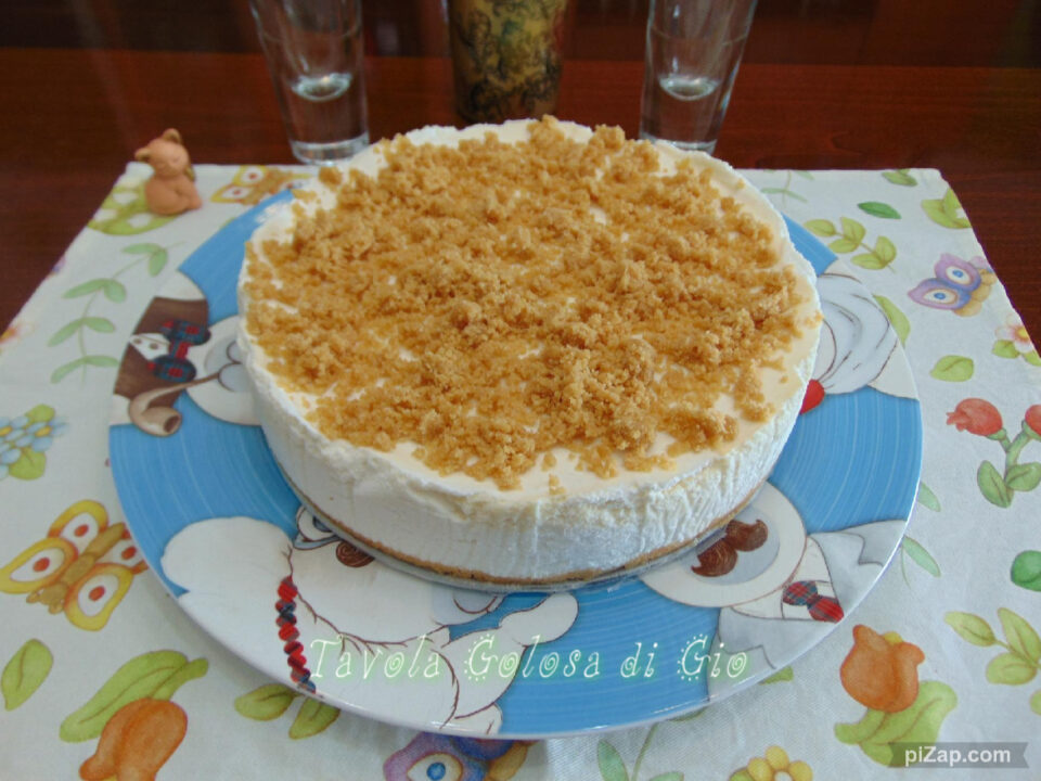Torta biscotto sbriciolato con panna