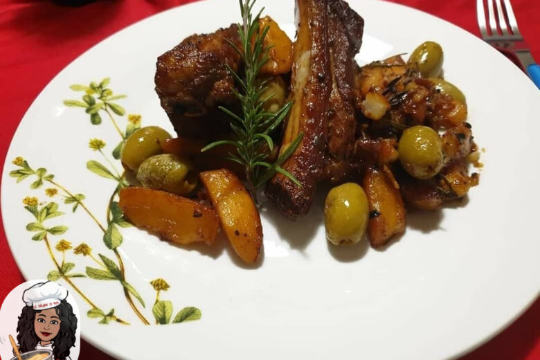 Costine di maiale con patate e olive