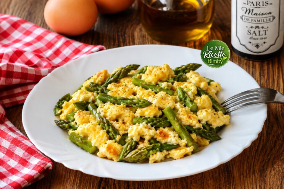 UOVA STRAPAZZATE CON ASPARAGI BIMBY