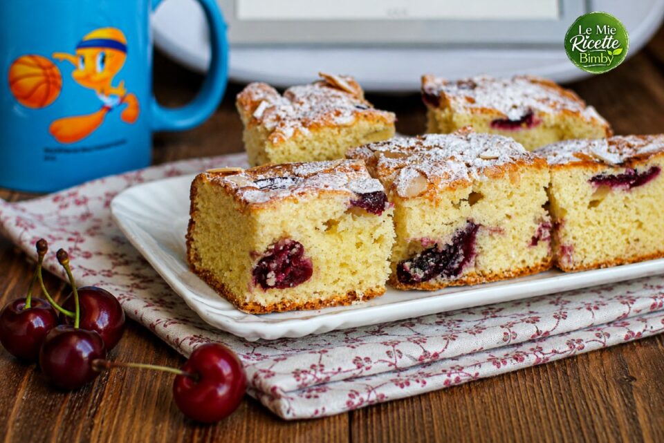 TORTA ALLE CILIEGIE E YOGURT BIMBY