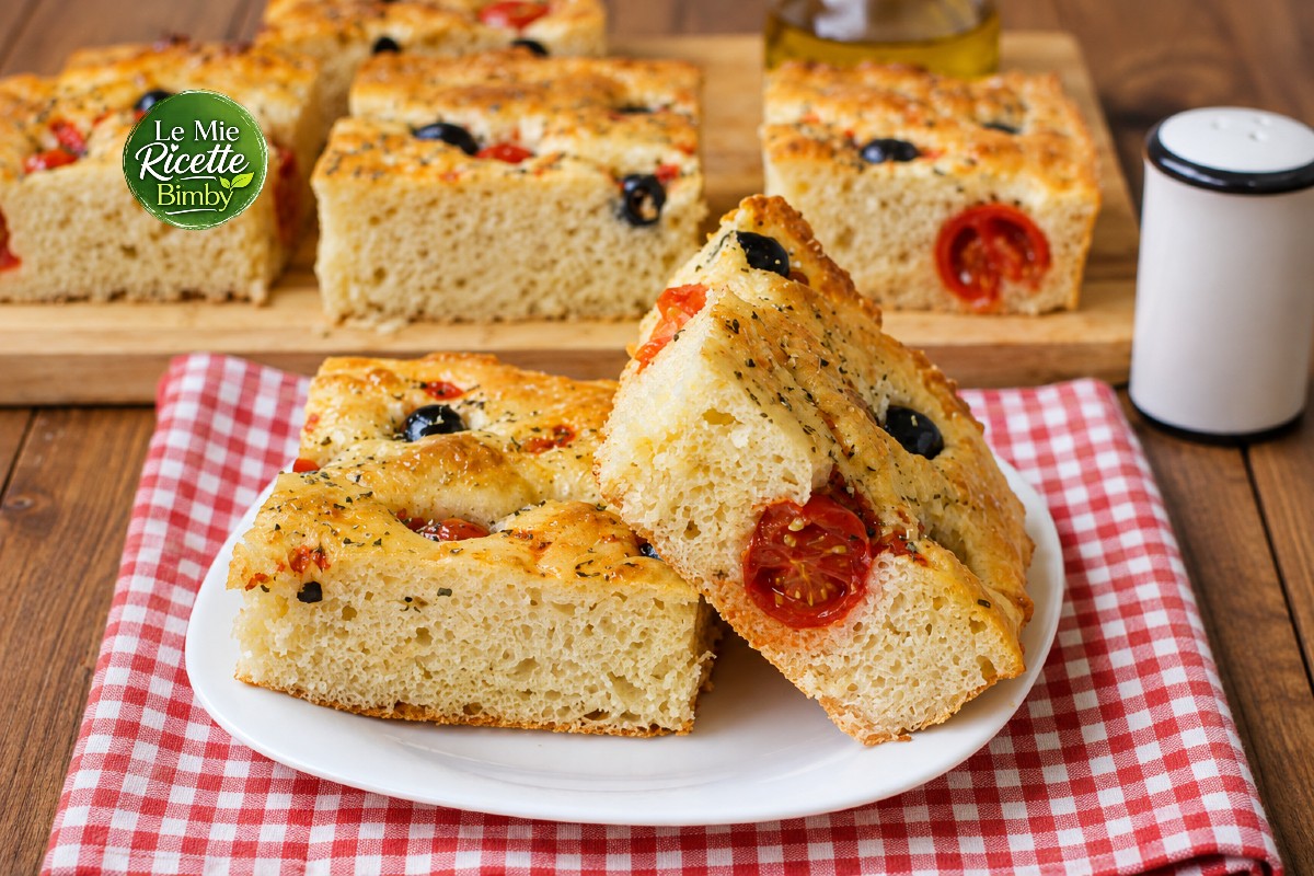 FOCACCIA AI POMODORINI E OLIVE BIMBY