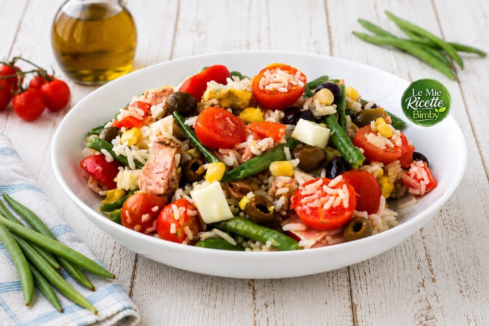 INSALATA ESTIVA DI RISO CON UOVA E VERDURE