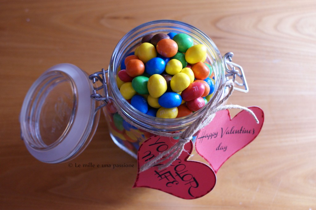 Barattolo con confetti di cioccolato per San Valentino