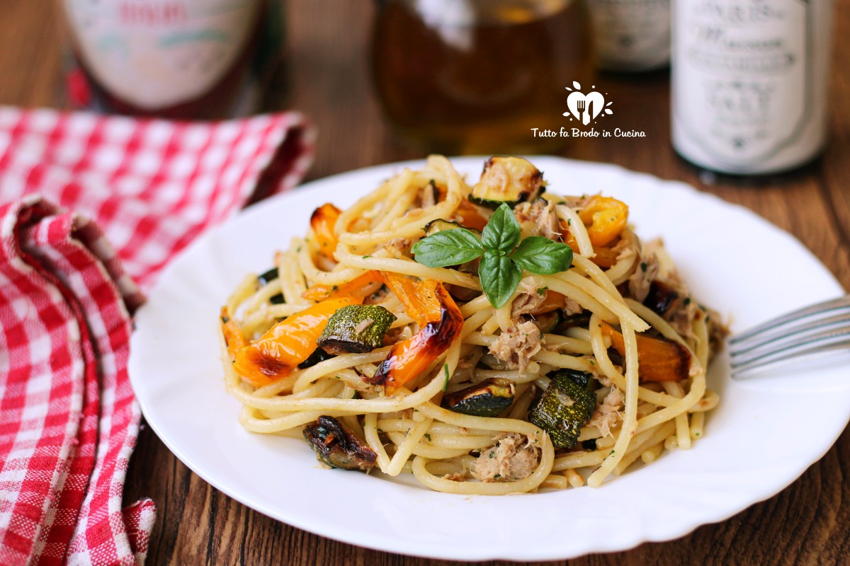 Spaghetti al tonno con zucchine e peperoni "un tocco di mare e terra ...