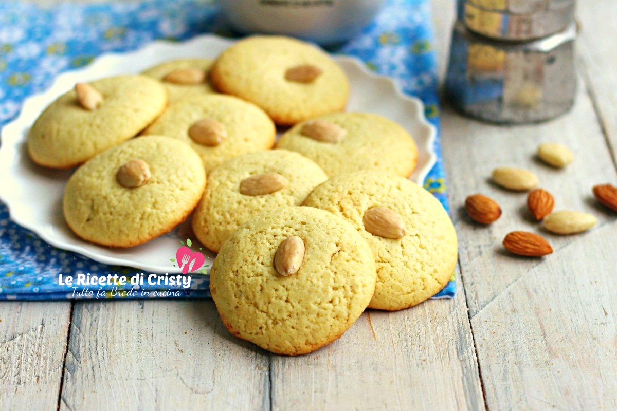 biscotti con pasta di mandorle