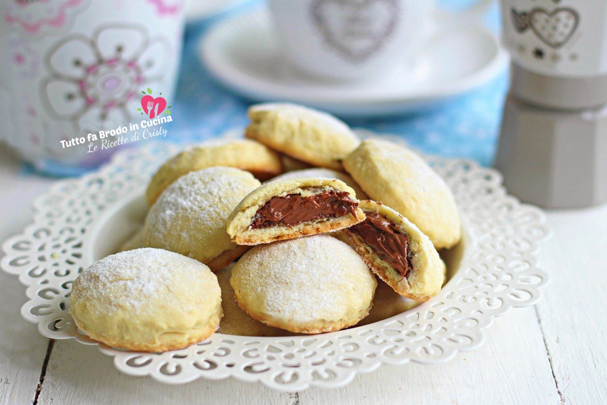 BISCOTTI RIPIENI DI NUTELLA