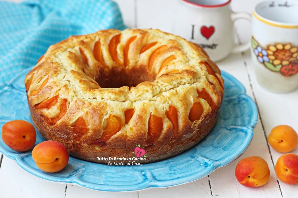 CIAMBELLA CON ALBICOCCHE E YOGURT