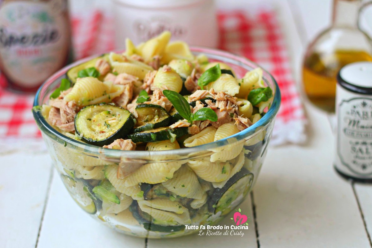 PASTA FREDDA CON ZUCCHINE TRIFOLATE E TONNO