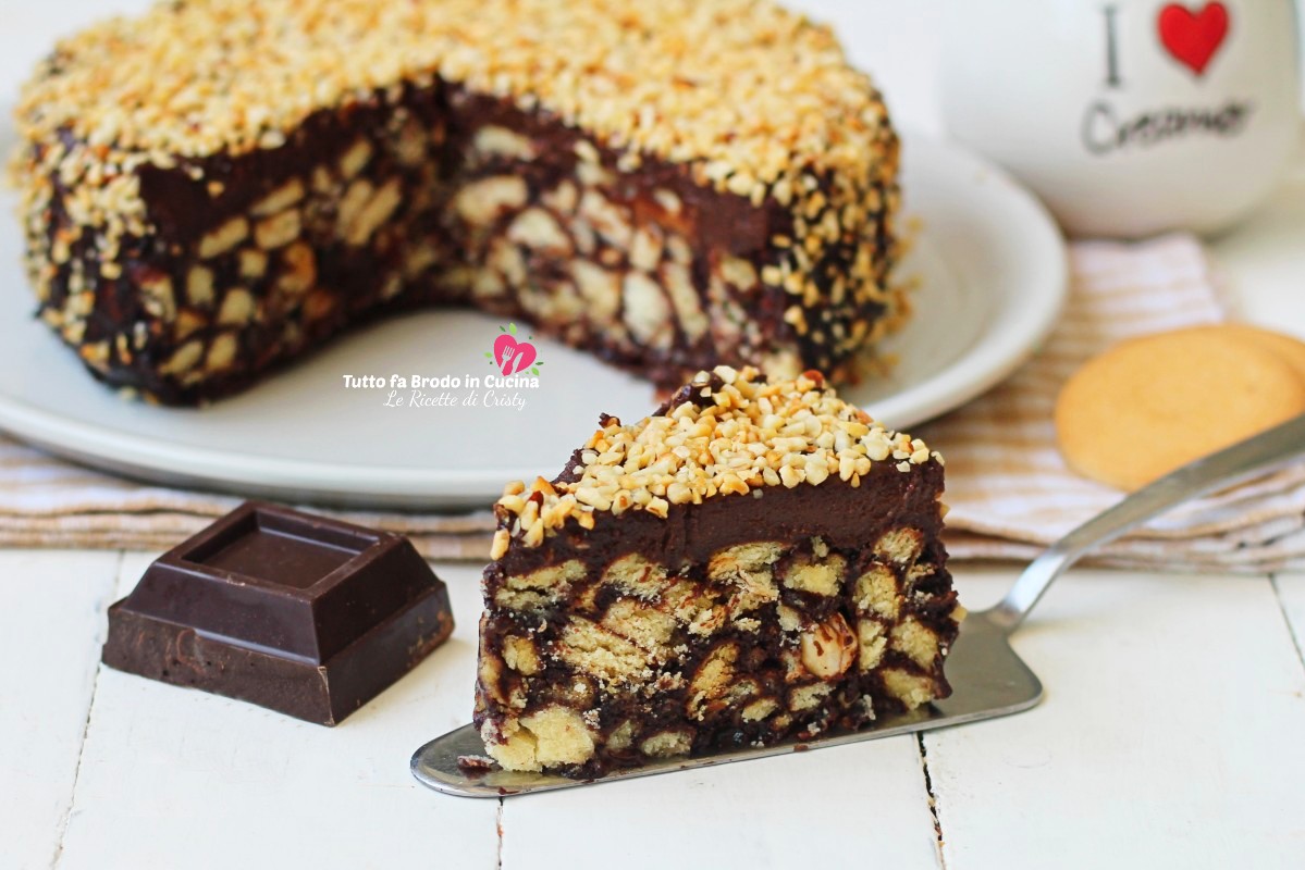 TORTA DI BISCOTTI AL CIOCCOLATO E NOCCIOLE