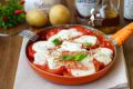 Patate alla Pizzaiola facili: contorno saporito e filante!