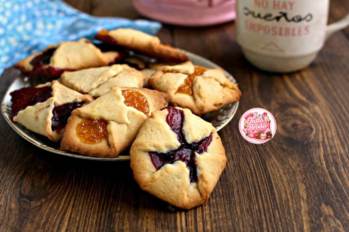 BISCOTTI RIPIENI ALLA MARMELLATA