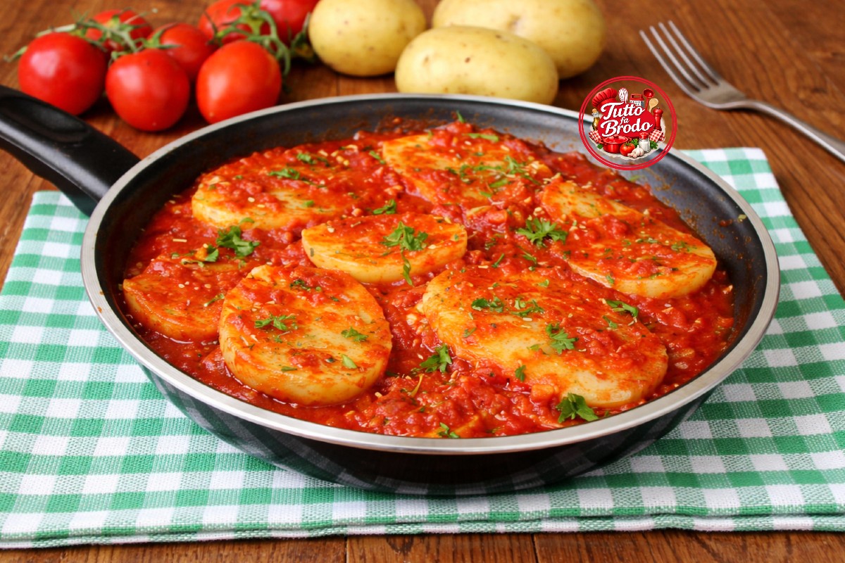 PATATE AL POMODORO IN PADELLA