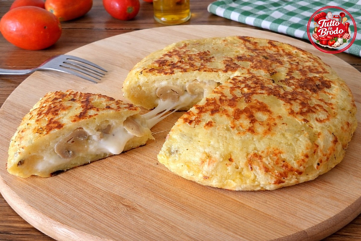TORTA DI PATATE FUNGHI E SCAMORZA IN PADELLA