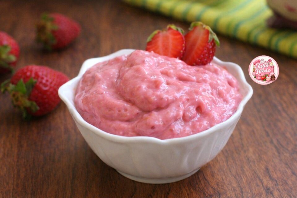 CREMA PASTICCERA ALLE FRAGOLE