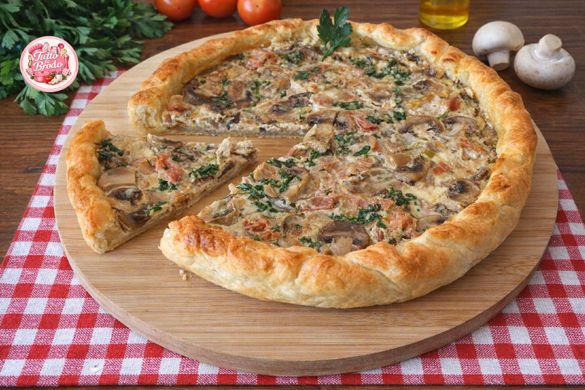 TORTA SALATA DI SFOGLIA CON PROSCIUTTO E FUNGHI