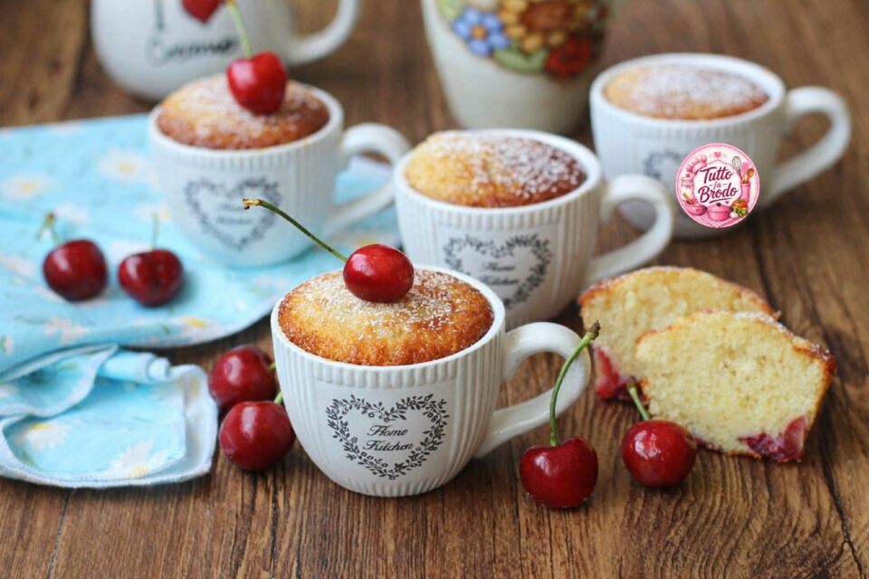 MUFFIN ALLE CILIEGIE E YOGURT
