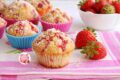 Muffin Cocco e Fragole Alti e Soffici