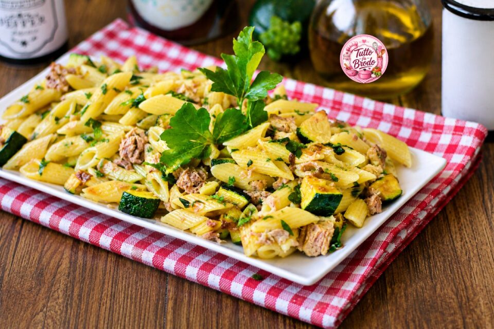 PASTA ALLE ZUCCHINE CON TONNO