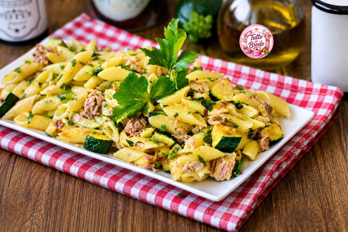PASTA ALLE ZUCCHINE CON TONNO