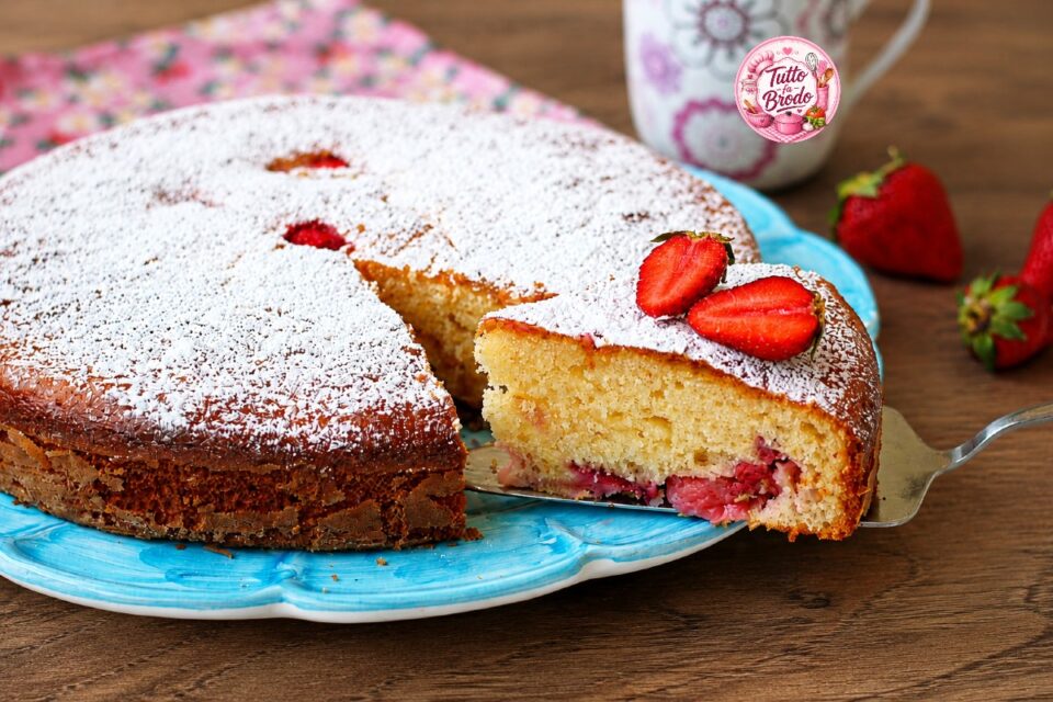 TORTA MORBIDA ALLE FRAGOLE
