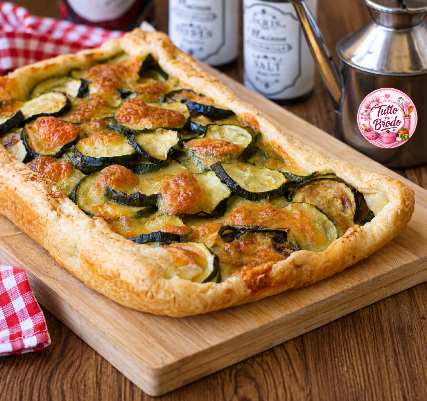 TORTA SALATA ZUCCHINE E MOZZARELLA CON PASTA SFOGLIA