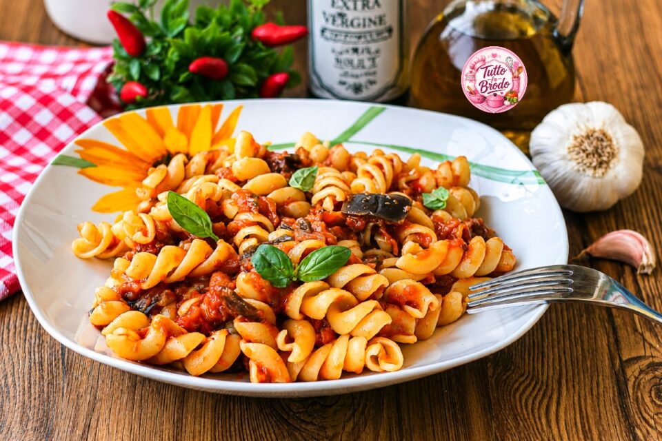 PASTA AL RAGU' DI MELANZANE