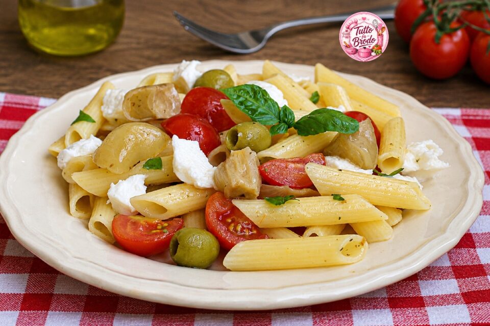 PASTA FREDDA CON CIPOLLINE OLIVE E POMODORINI