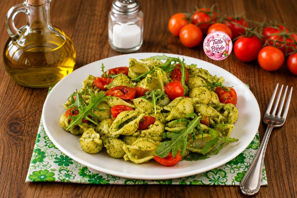 PASTA FREDDA RUCOLA E POMODORINI