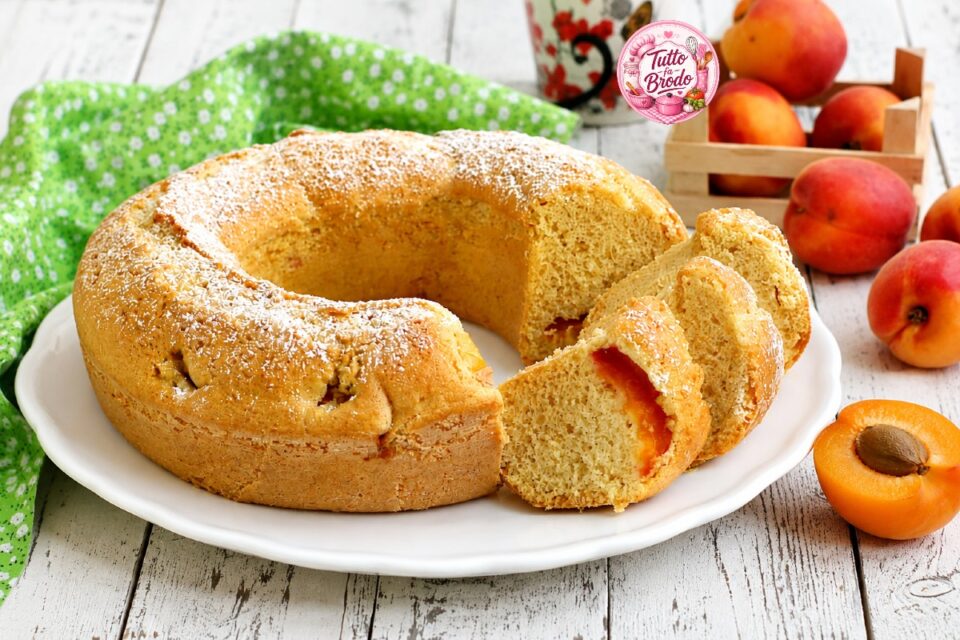 CIAMBELLA ALLE ALBICOCCHE E PANNA