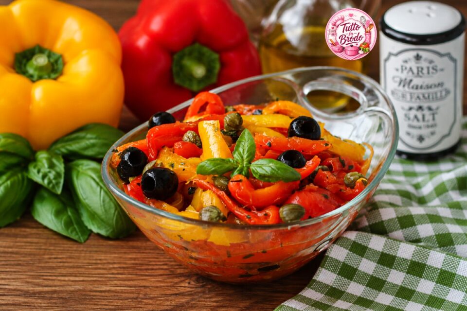INSALATA DI PEPERONI CON CAPPERI E OLIVE