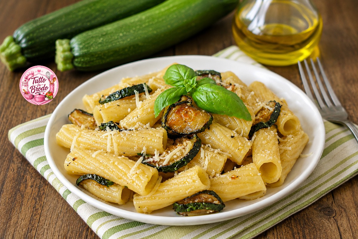 PASTA CON ZUCCHINE E RICOTTA SALATA