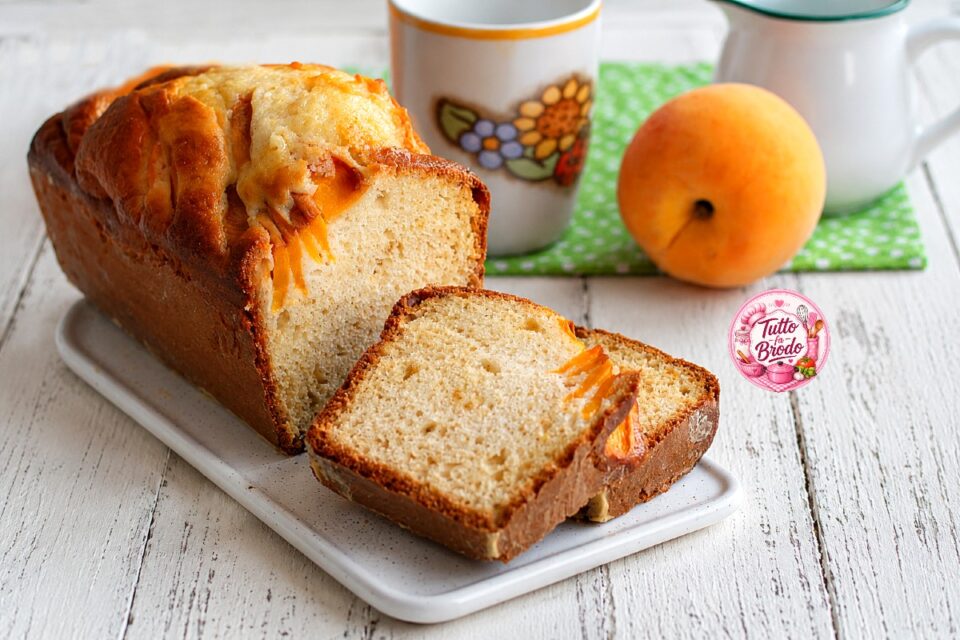 PLUMCAKE ALLO YOGURT CON PESCHE GIALLE