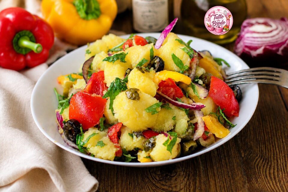 INSALATA DI PATATE E PEPERONI CON RUCOLA