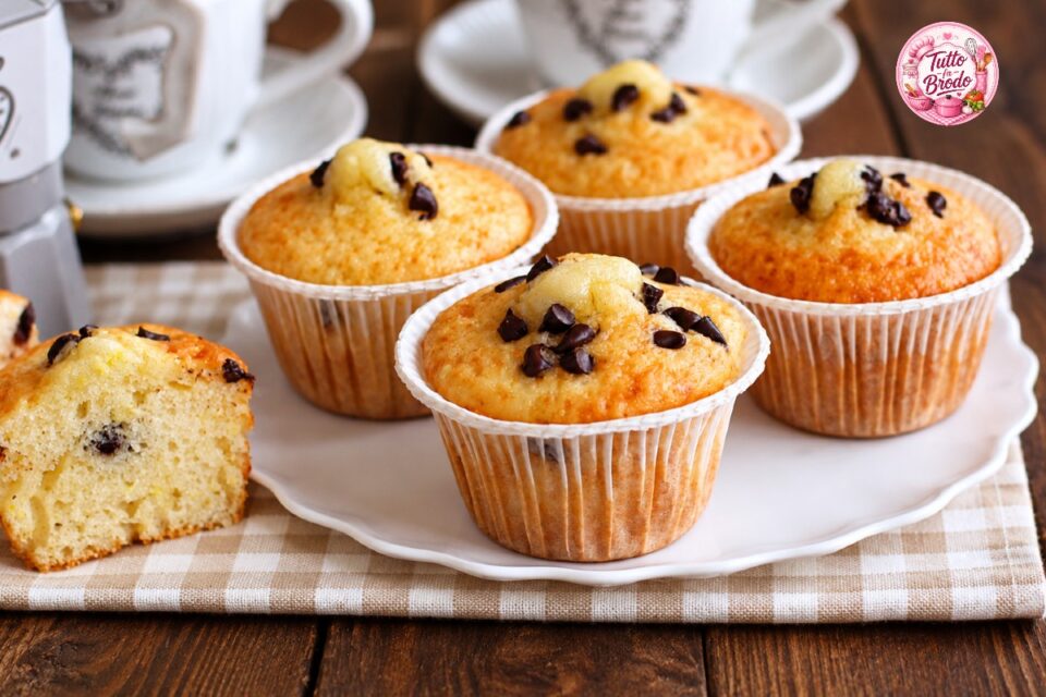 MUFFIN ALLO YOGURT CON GOCCE DI CIOCCOLATO EVIDENZA