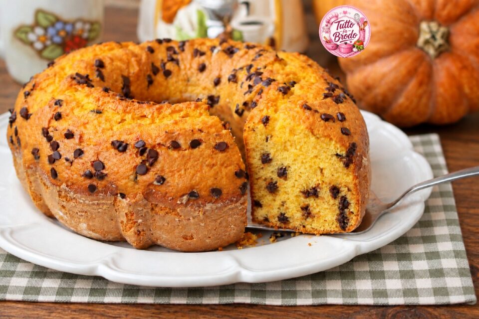 CIAMBELLA ALLA ZUCCA CON GOCCE DI CIOCCOLATO
