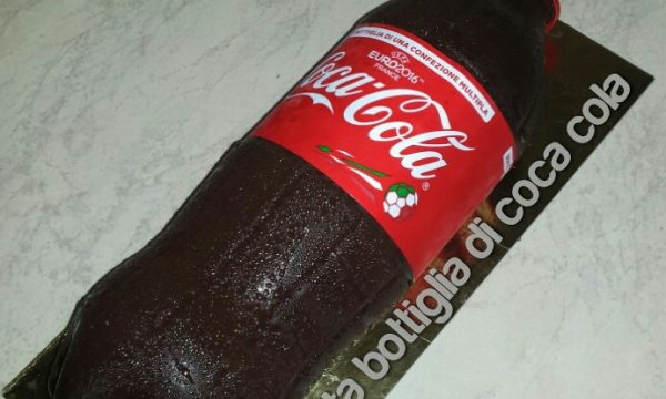 Torta bottiglia di coca cola