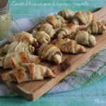 Cornetti di brisé con pesto di fagiolini e mozzarella