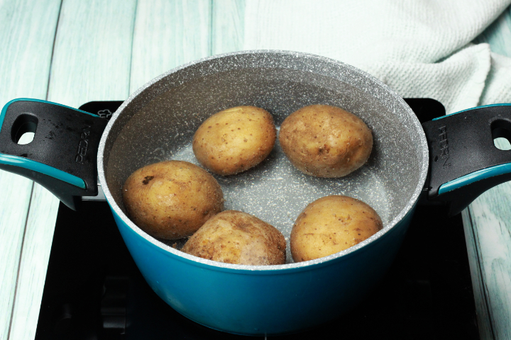 Gateau di patate, carciofi e speck