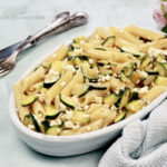 Pasta fredda con zucchine e feta