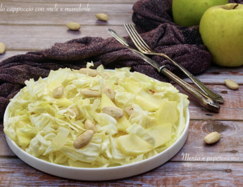 Cavolo cappuccio con mele e mandorle