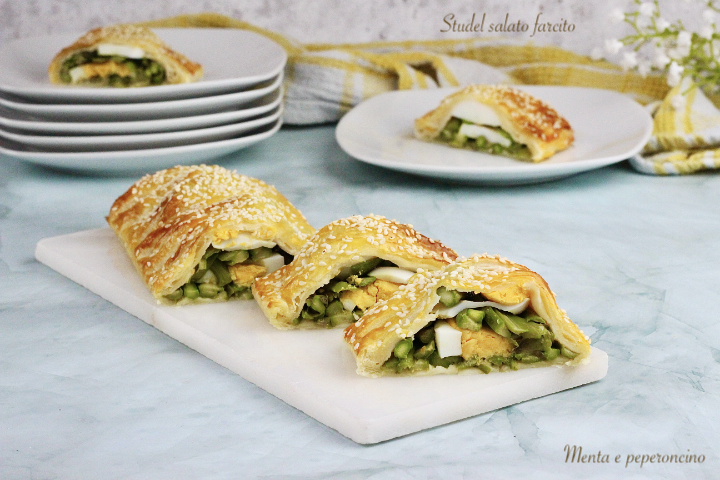 Strudel salato con asparagi e uova