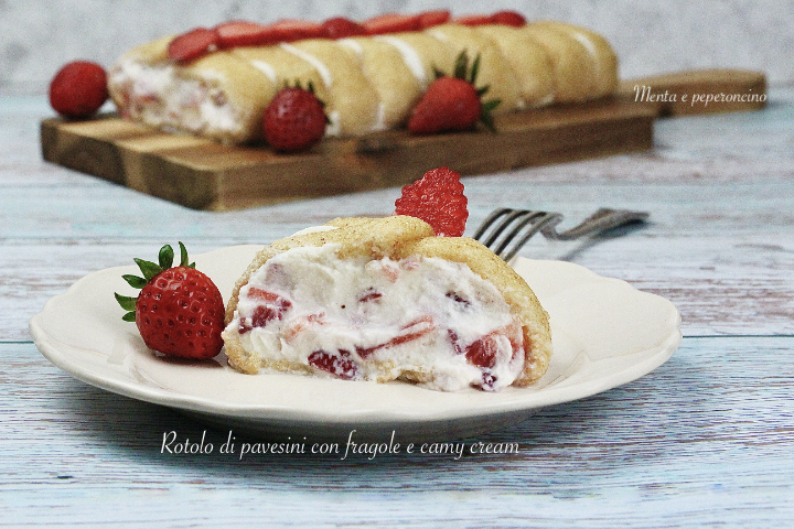 Rotolo di pavesini con fragole e camy cream