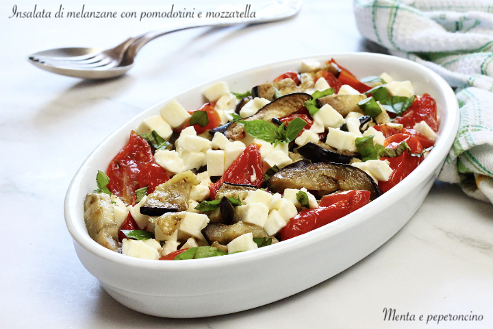 Insalata di melanzane con pomodorini e mozzarella