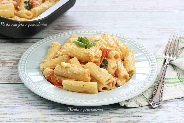 Pasta con feta e pomodorini