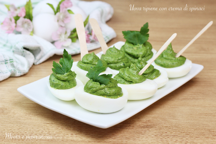 Uova ripiene con crema di spinaci