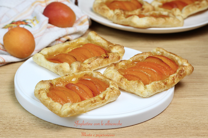 Sfogliatine con le albicocche